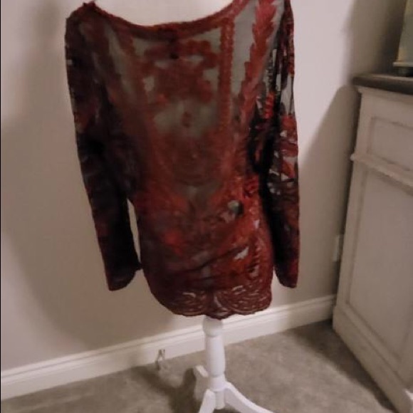 Excellent used condition, black see through netting, burgundy appliqué design. - Picture 5 of 6